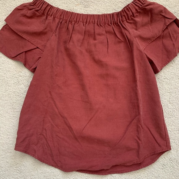 H&M Off-the-Shoulder Top - Picture 2 of 3